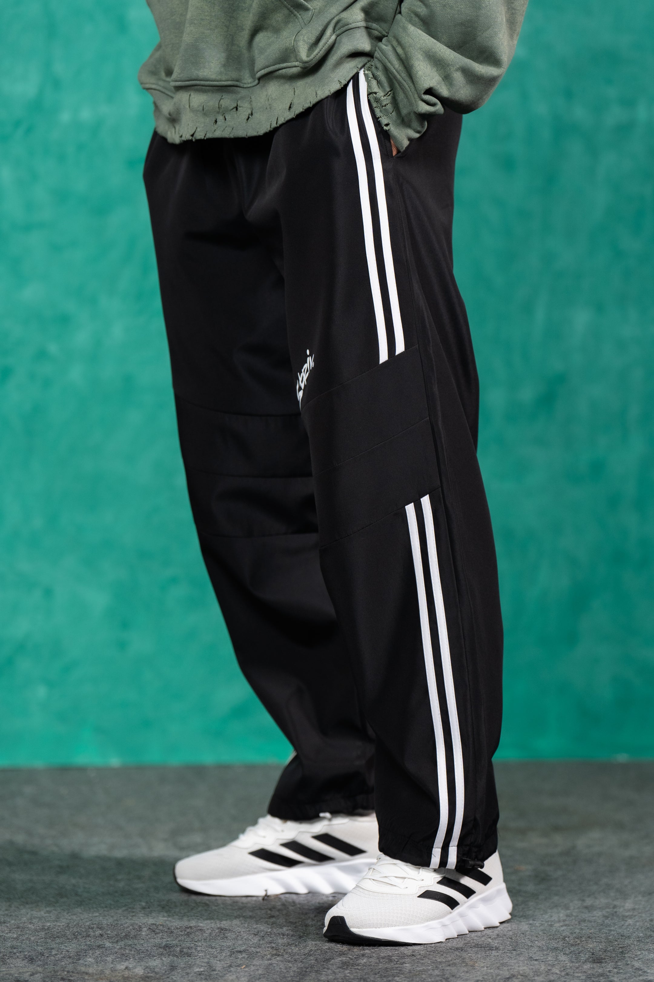 STRIV TRACK PANTS